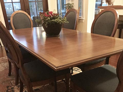 Photo: table with 6 seats before extending