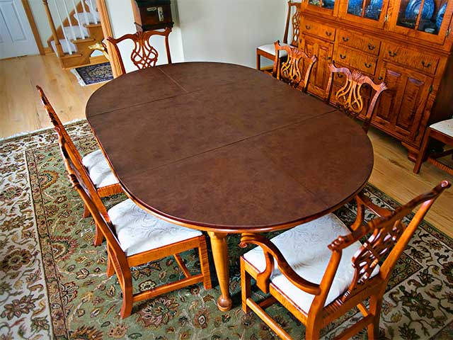 Six-seat rounded dining room table without extender